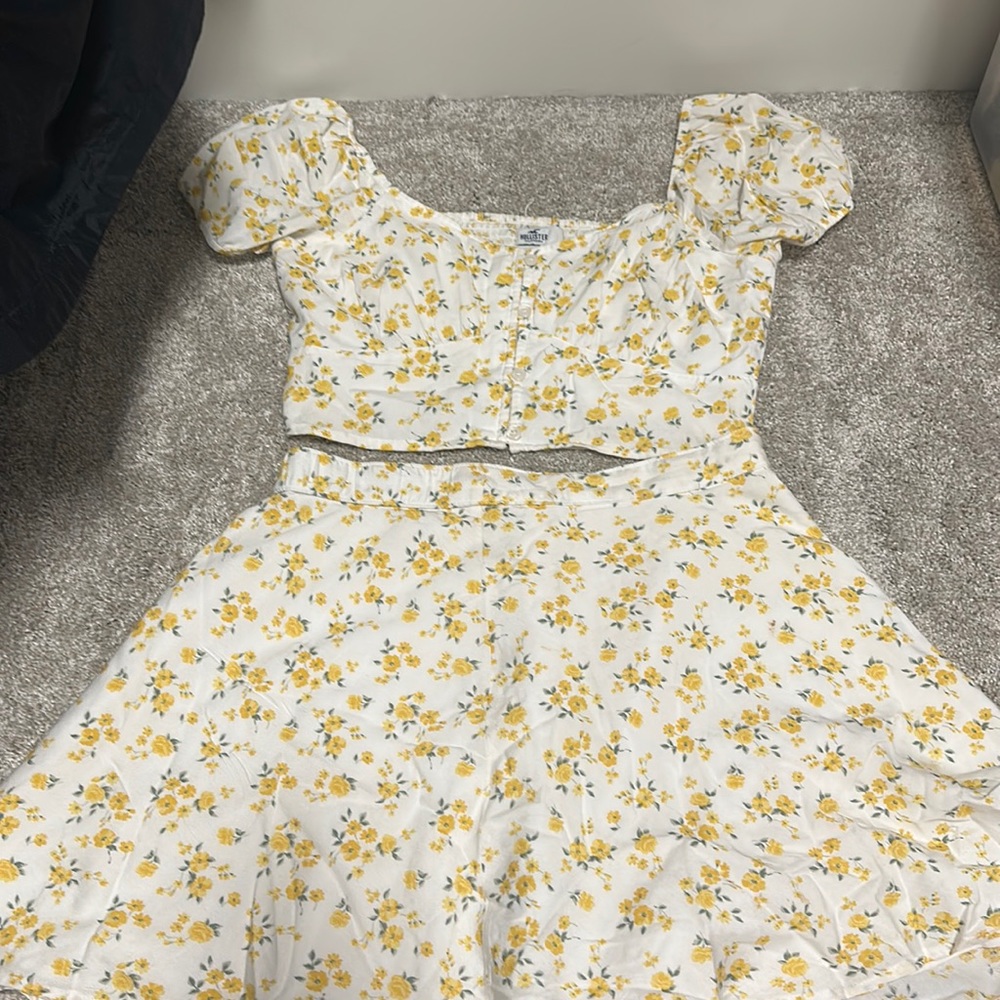 Women’s Medium top and bottom set Hollister floral white.